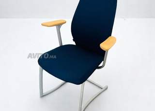 Chaise salle de réunion Kinnarps Plus 377