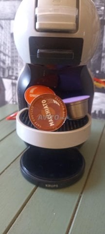 Machine à café Dolce Gusto Pratiquement Neuve