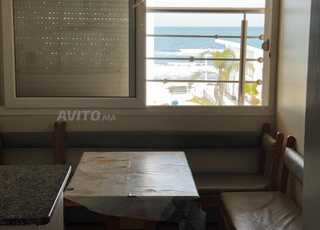 شقة رائعة مطلة على البحر مباشرة 