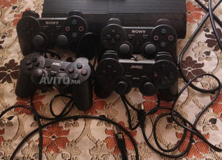 PS3 super slim avec 4 manette