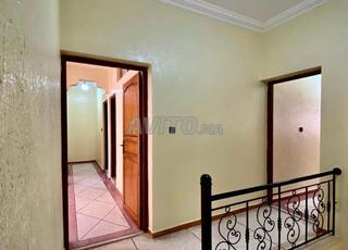 Locaux à louer – 240 m² à Ait Melloul – 6 pièces 