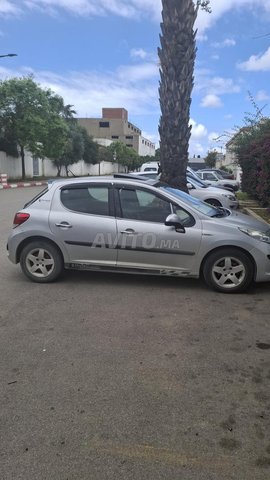Peugeot 207 12-2008 essence 61000dh