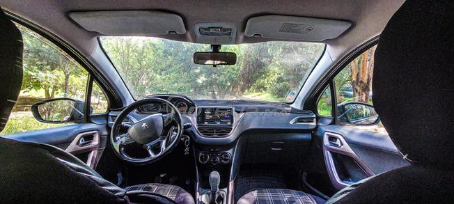Peugeot 2008 modèle 2014 très bonne etat