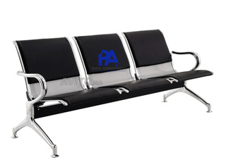 chaise 3 places pour la réception en cuir dispo 