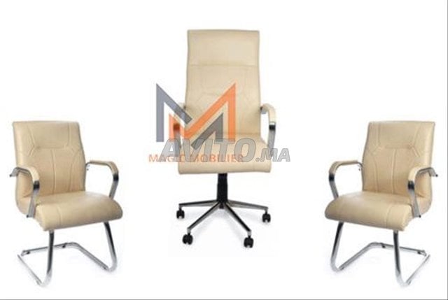 ENSEMBLE DE FAUTEUILS A TOUTE LA VILLE