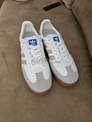 Chaussures ADIDAS neuve taille 38-39-40 femme