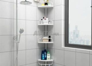 رف زاوية للحمّام، فيه طبقات كتبدّلهم كيف بغيتي.