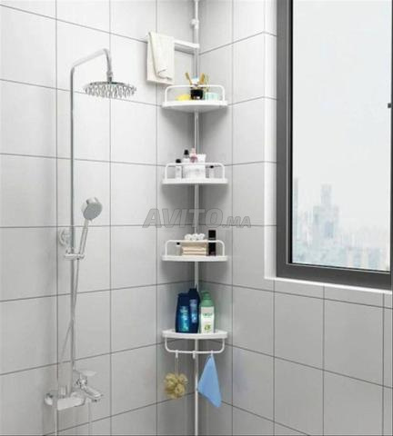 رف زاوية للحمّام، فيه طبقات كتبدّلهم كيف بغيتي.