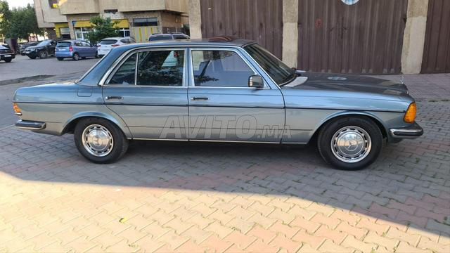 Mercedes-Benz 280 1976 photo 4