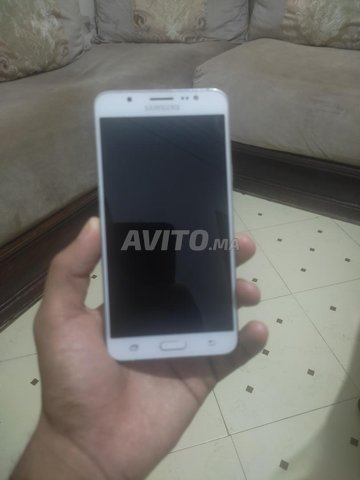 Téléphone Samsung Galaxy J7 (2016)