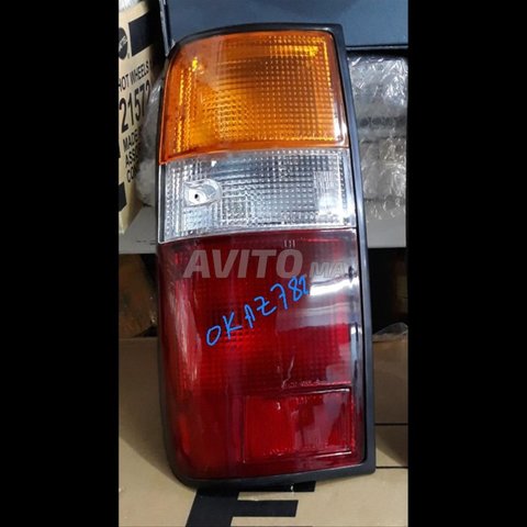 Toyota Landcruiser 1990 à 1998 Feu arrière Neuf 