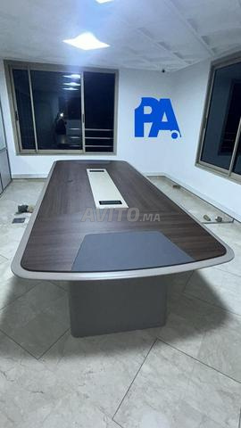 طاولة اجتماعات/table de réunion de bonne qualité