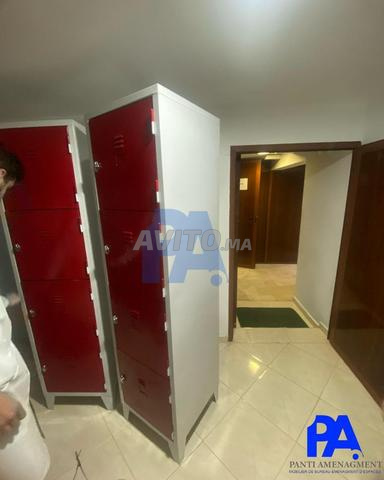 vestiaire métallique robuste/disponible en stock