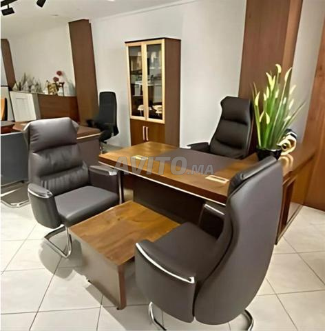 Des bureaux élégants pour un travail confortable 