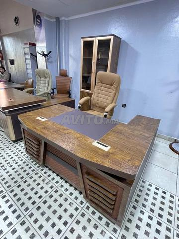 🛋️ فخامة الطبيعة بين يديك – مكاتب مصنوعة بإتقان