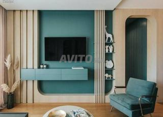 Rch JeuneFille MénagePolyv au Bureaux