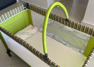 Lit bébé en excellent état