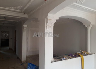 maison individuelle Sous sol magasin et 3Etages