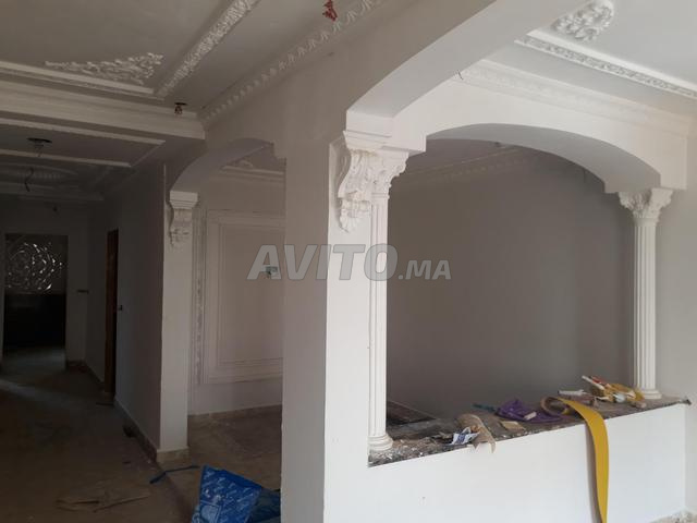 maison individuelle Sous sol magasin et 3Etages