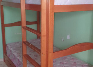 Lit superposé en bois (lettre) avec 2 matelas