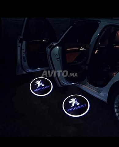 أضواء ابواب السيارة نوع بيجو 