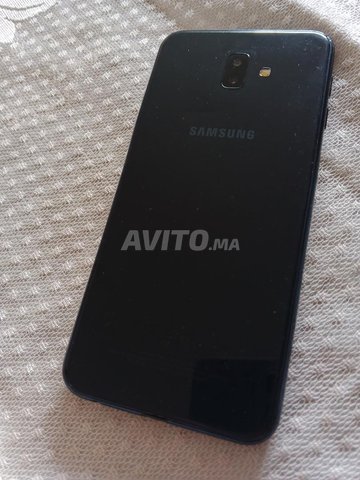 j6 plus a vendr avec pochette