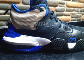 Basketball shoes size 40 