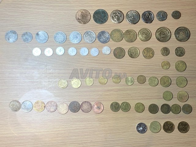 64 pièces de monnaie du Maroc de 1813 à ce jour