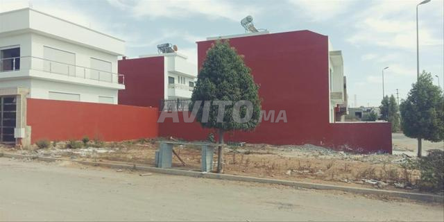 Lot de villa 240 m²  , 3 façades .