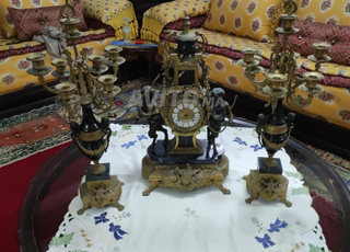 horloge et chandeliers anciens