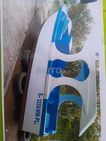 قارب ثماني مقاعد مع محرك من نوع ميركوري 25 حصان 