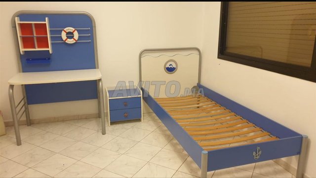 chambre enfant lit bureau et commode 