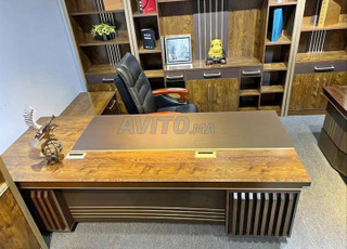 أناقة التصميم والعملية في مكاتب الإدارة الحديثة