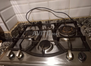 Plaque de cuisson à gaz encastré et butagaz