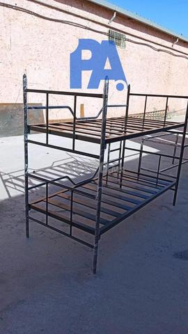 Lit métallique robuste et durable/سرير معدني قوي 