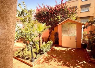 Villa de luxe à vendre à côté des facultés