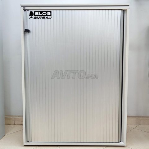 Armoire à rideaux Gris et Blanc Marque VS occasion