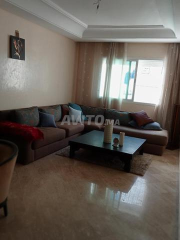 un grand salon et un fauteuil à vendre. - 2