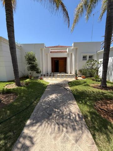 Villa spacieuse A VENDRE à Souissi RABAT