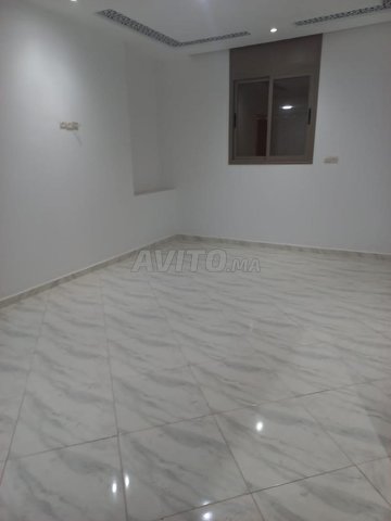 شقق للكراء كمكاتب على الشارع ببوزنيقة