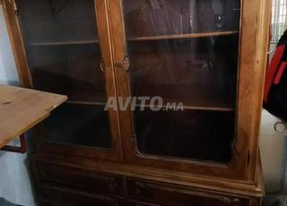 Vitrine ancienne en bois avec portes vitrées