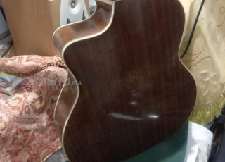 GUITARE A REPARER OU POUR DECO