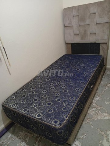 lit une personne avec matelas 