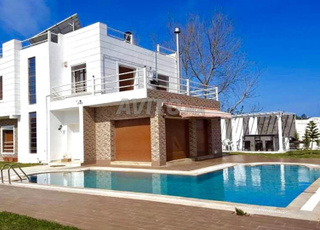 vlla avec piscine  jbal kbir  