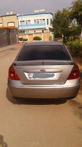 Ford Mondeo essence 