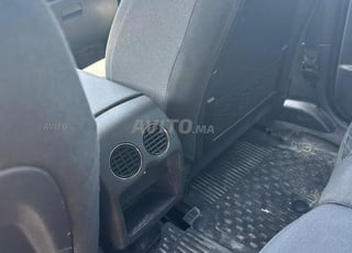  à vendre une voiture très très bon etat à fes