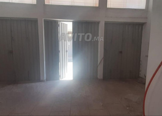 محل تجاري بثلاثة ستائر معدنية