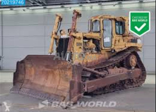 ventre engin de genie civil et camion en bon état