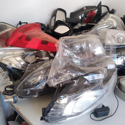 Phares de voiture - 2