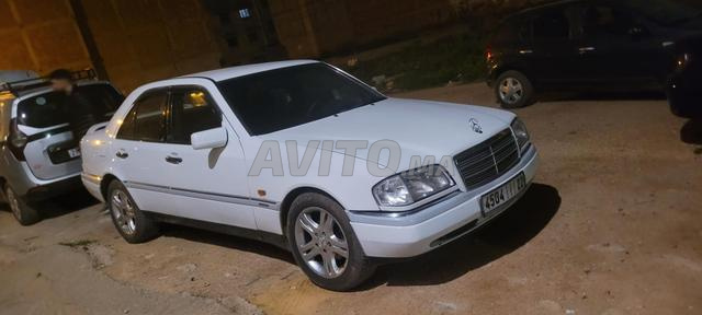 Mercedes-Benz 220 Diesel Manuelle 1995 à Meknès - 2